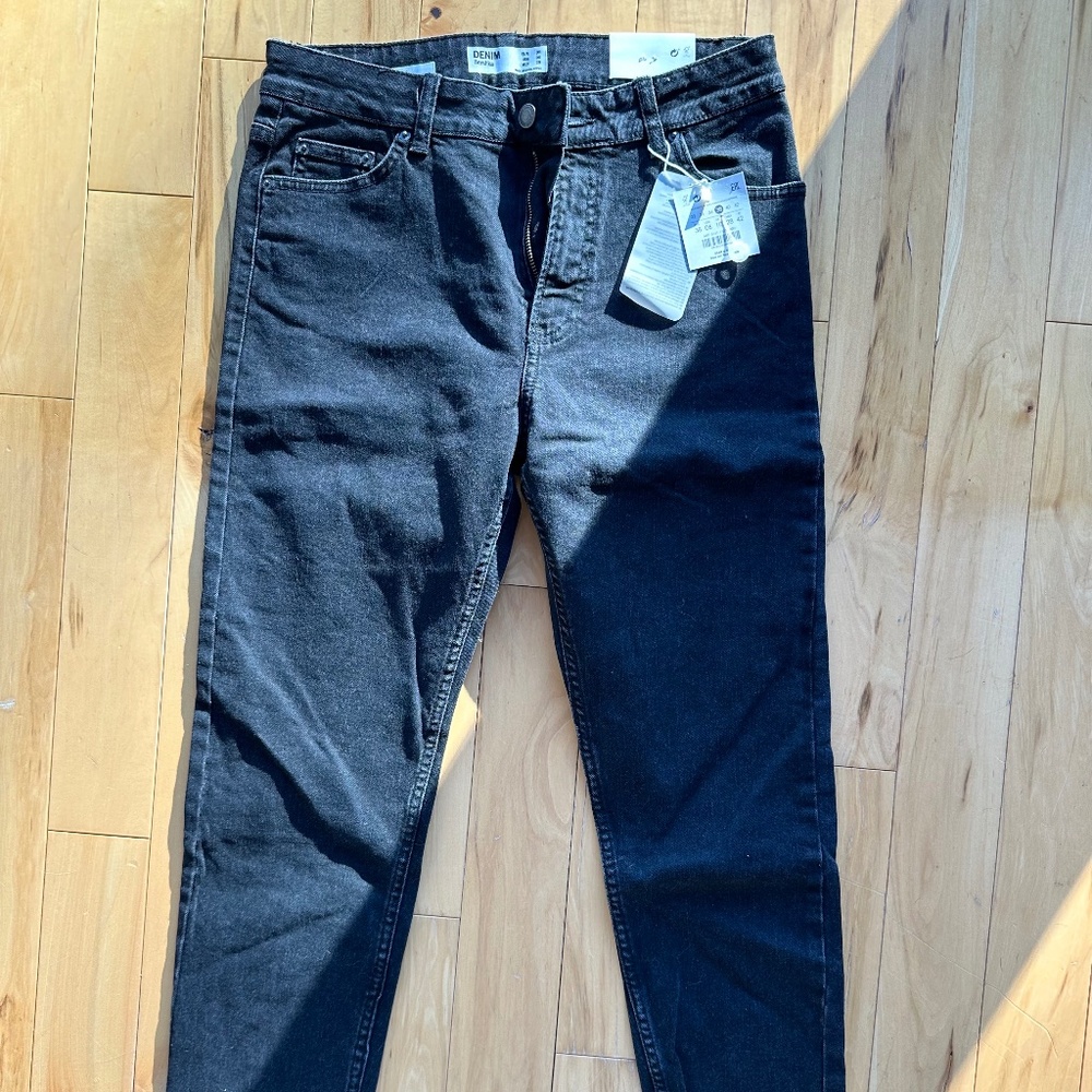 NWT Bershka Slim straightโ leg jeans